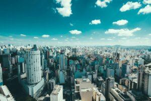 Melhores cidades no Brasil e no mundo para viver como nômade digital